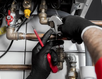 Fase di installazione di un generatore di calore